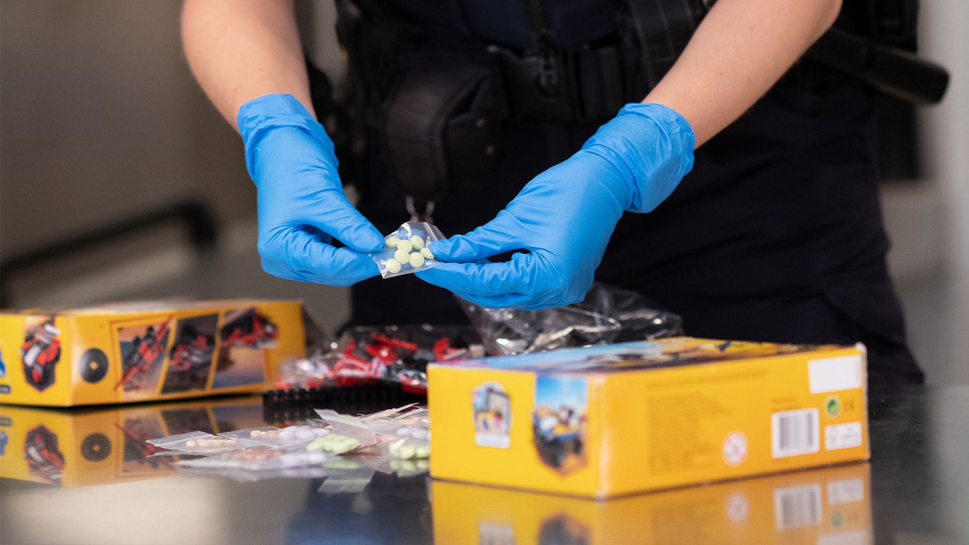 ‹6755› invii illegali di medicamenti